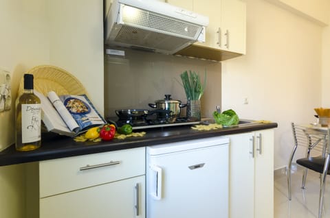 Superior Apartment, 1 Bedroom | Private kitchenette