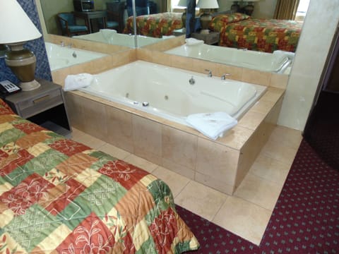 Suite, 1 Queen Bed, Hot Tub | Individually decorated, free WiFi, bed sheets