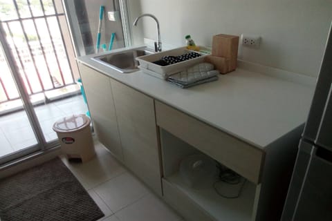 Studio | Private kitchenette | Full-size fridge, microwave, stovetop, electric kettle