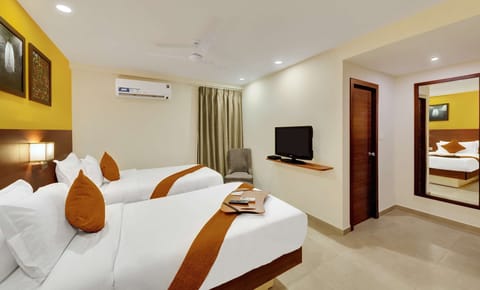 Standard Room, 2 Twin Beds, Non Smoking | Minibar, in-room safe, desk, soundproofing