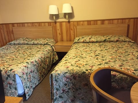 Standard Room, 2 Double Beds | Free WiFi, bed sheets