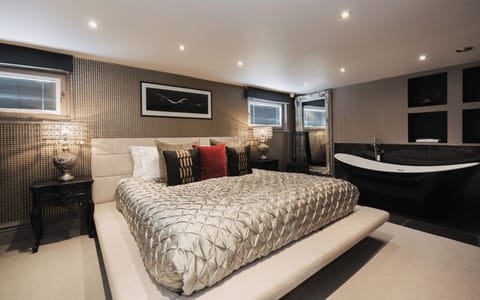 Hemsley Suite | In-room safe, individually decorated, individually furnished, desk