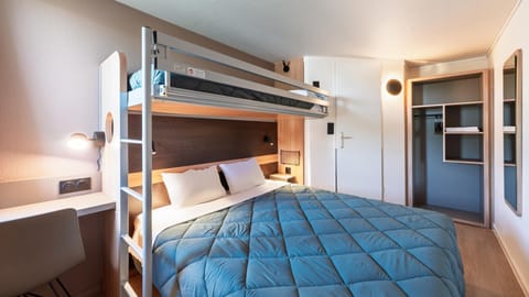 Standard Room, Multiple Beds | Desk, blackout drapes, soundproofing, free cribs/infant beds