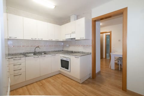 Apartment, 2 Bedrooms | Private kitchen | Full-size fridge, microwave, oven, stovetop