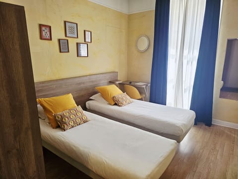 Twin Room, Ensuite | Free cribs/infant beds, free WiFi, bed sheets