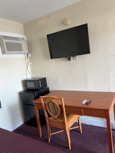 Standard Room, 2 Double Beds | Desk, free WiFi, bed sheets