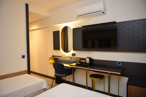 Standard Twin Room | Minibar, desk, soundproofing, free WiFi