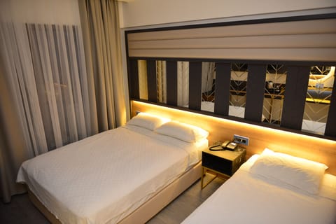 Standard Twin Room | Minibar, desk, soundproofing, free WiFi