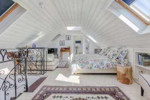 Double Room (Le Castelet) | Living area | TV, DVD player