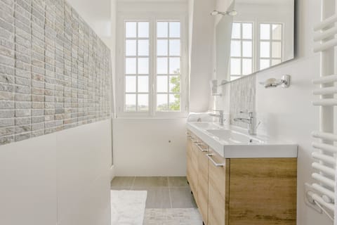 Family Suite, 2 Bedrooms, Kitchenette, Garden View | Bathroom | Rainfall showerhead, free toiletries, hair dryer, bathrobes