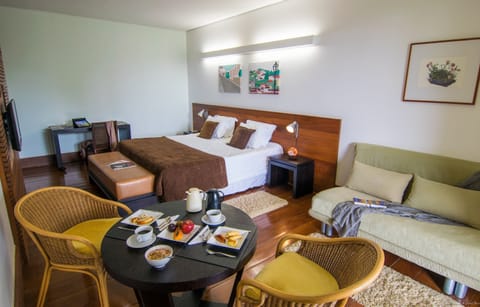 Luxury Apartment | Minibar, in-room safe, desk, free cribs/infant beds