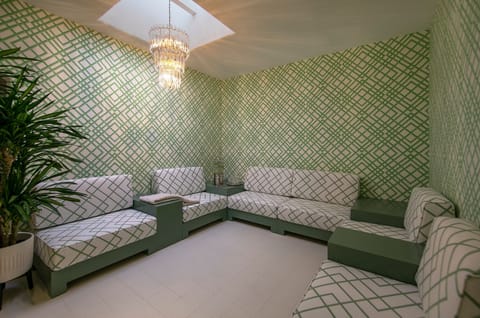 Couples treatment rooms, body treatments, aromatherapy