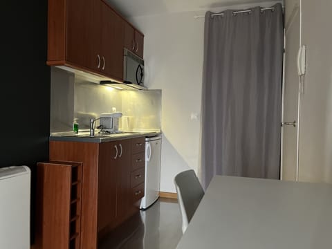 Standard Apartment, 1 Bedroom | Private kitchen | Fridge, microwave, stovetop, coffee/tea maker