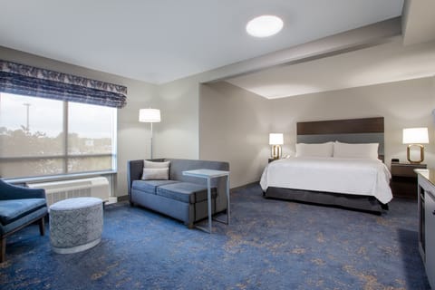 Suite, 1 King Bed, Accessible (Communications, Accessible Tub) | Premium bedding, in-room safe, desk, iron/ironing board