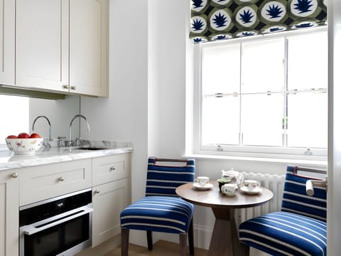 Suite, 1 Bedroom (Suffolk) | Private kitchenette