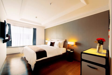 Grand Deluxe | Premium bedding, minibar, in-room safe, desk