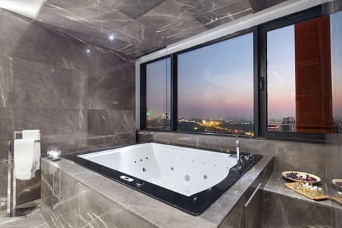 Presidential Suite, 1 King Bed | Bathroom | Designer toiletries, hair dryer, bathrobes, slippers