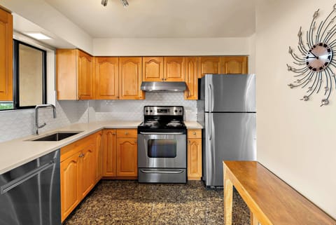 Suite, Multiple Beds, Kitchen, Harbor View | Hypo-allergenic bedding, pillowtop beds, in-room safe, desk