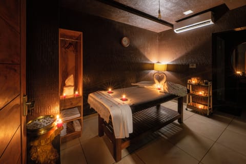 Couples treatment rooms, Turkish bath, body treatments, body scrubs