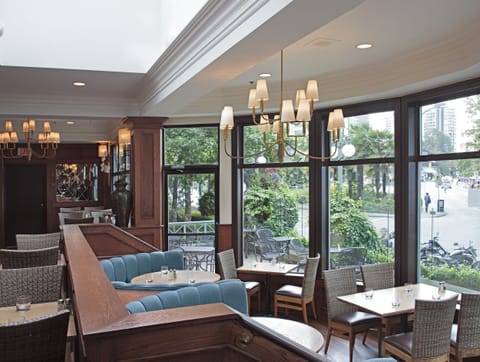 Breakfast, lunch, dinner served; beach views