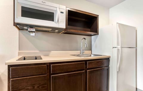 Standard Studio, 1 Queen Bed, Non Smoking, Refrigerator & Microwave | Private kitchen | Full-size fridge, microwave, stovetop, freezer