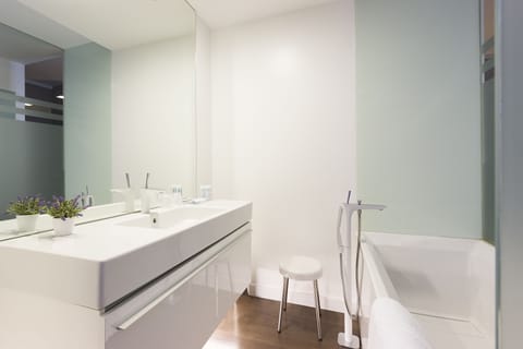 Suite (wedding night) | Bathroom | Combined shower/tub, eco-friendly toiletries, hair dryer, bidet