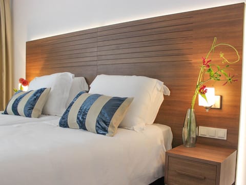 Standard Double Room | In-room safe, desk, iron/ironing board, rollaway beds