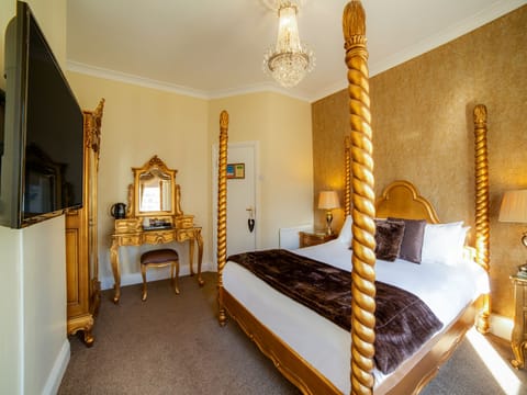 Deluxe Suite, 1 Double Bed | Desk, iron/ironing board, free WiFi, bed sheets