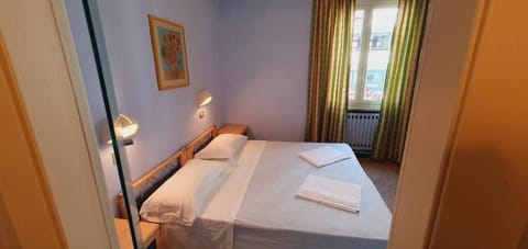 Standard Double Room | Bathroom | Shower, free toiletries, hair dryer, bidet