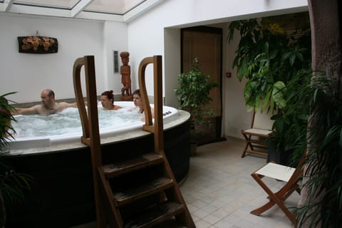 Indoor spa tub