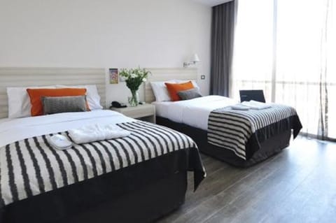 Superior Double Room, 2 Twin Beds | Premium bedding, minibar, in-room safe, desk