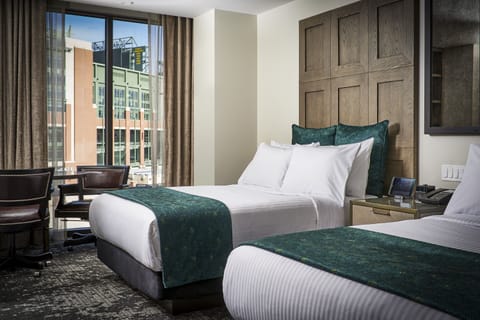 Double Room (Lambeau) | Egyptian cotton sheets, premium bedding, pillowtop beds, in-room safe