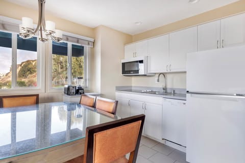 2 Bedroom Ocean View 1 King 1 Queen Suite Balcony | Private kitchen | Full-size fridge, microwave, stovetop, dishwasher