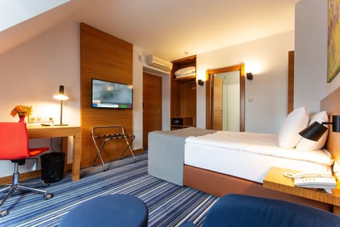 Comfort Room, 1 Double Bed, Non Smoking | Premium bedding, pillowtop beds, in-room safe, individually decorated