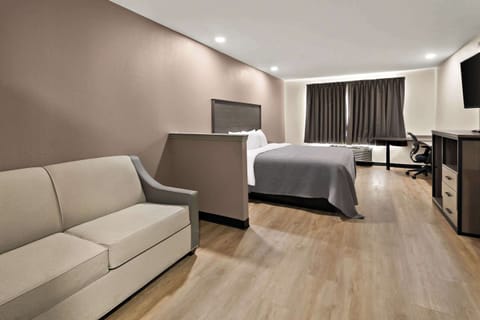 Suite, 1 King Bed, Non Smoking | Premium bedding, desk, blackout drapes, soundproofing