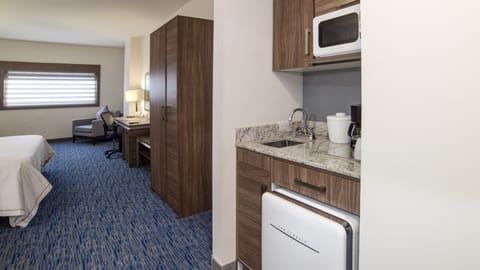 Suite, 1 King Bed | In-room safe, desk, iron/ironing board, free cribs/infant beds