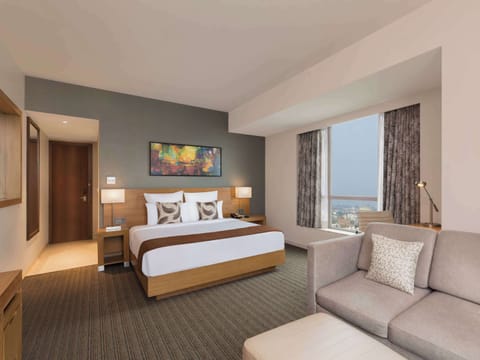 Junior Suite, 1 King Bed | Minibar, in-room safe, desk, soundproofing