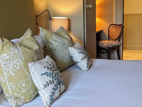 Basic Double Room, 1 Double Bed | Individually decorated, individually furnished, iron/ironing board