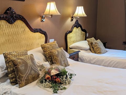 Family Room (2 Adults + 1 Child) | Individually decorated, individually furnished, iron/ironing board