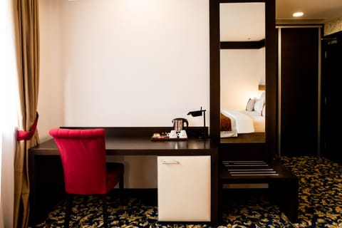 Economy Double Room, 1 King Bed | Premium bedding, minibar, in-room safe, desk