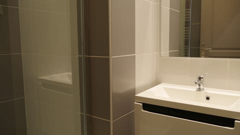 Suite, Connecting Rooms | Bathroom sink