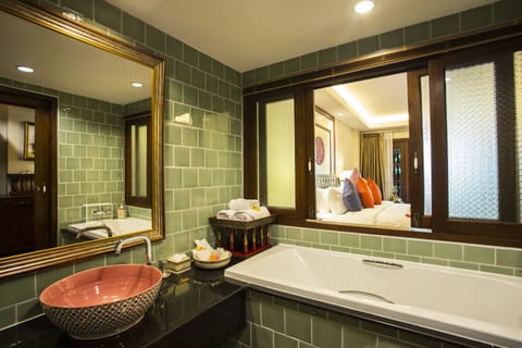 Executive Double Room | Bathroom | Separate tub and shower, deep soaking tub, rainfall showerhead