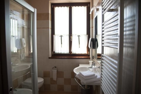 Double or Twin Room | Bathroom | Shower, hair dryer, bidet, towels