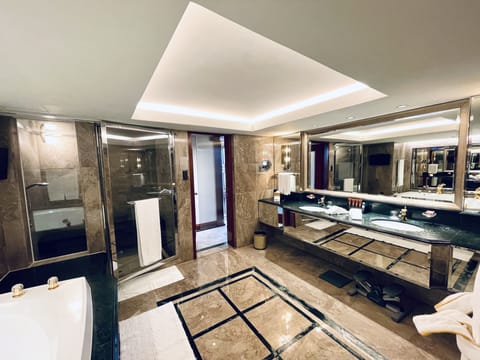 Executive Suite, Multiple Beds (Imperial Suite) | Bathroom | Separate tub and shower, deep soaking tub, designer toiletries