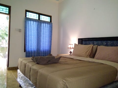 Standard Room (with AC) | Free WiFi, bed sheets