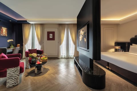 Premier Suite Double/Twin - Window - City View | Premium bedding, pillowtop beds, minibar, in-room safe