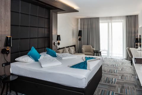 Deluxe Single Room, Balcony | Premium bedding, minibar, in-room safe, desk