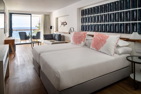 Junior Suite, Sea View (2 guests) | Premium bedding, minibar, in-room safe, desk