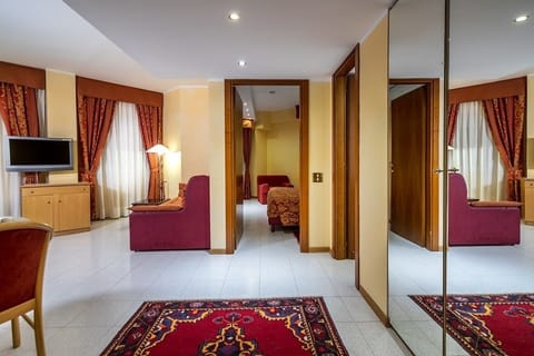 Suite, 1 Bedroom | Minibar, in-room safe, desk, free WiFi