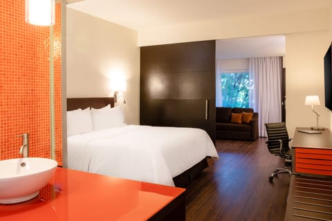 Junior Suite, 1 King Bed | In-room safe, desk, iron/ironing board, free WiFi